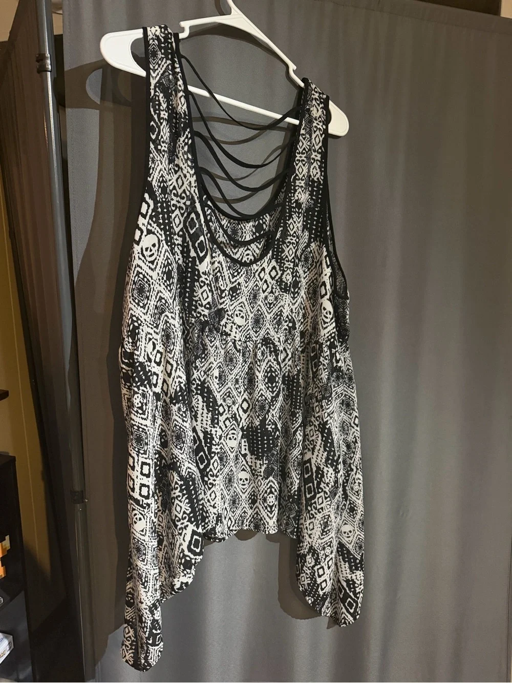 Torrid Size 3 (3X) Skull Geometric Print Strappy Back Tank Top